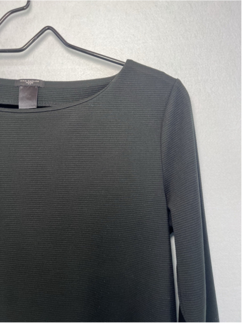 Ann Taylor Blouse Horizontal Texture Ribbed 3/4 Sleeves Black Woman’s PM - Picture 6 of 9